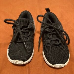 Toddler boys black and white sneakers size 8